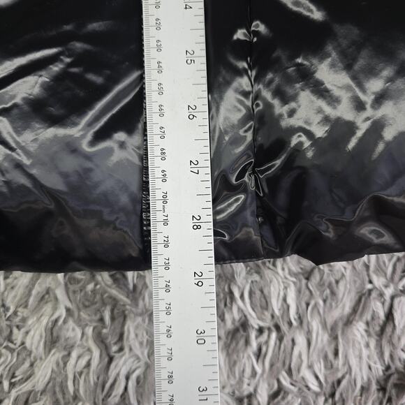 OFFLINE by Aerie Puffer Vest Womens Medium Black Quilted Glossy Zip Pockets - Picture 5 of 6